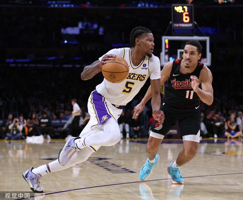 而布朗则以 而布朗则以