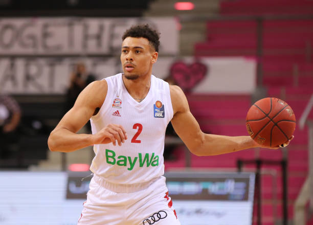 的中场核心 的中场核心